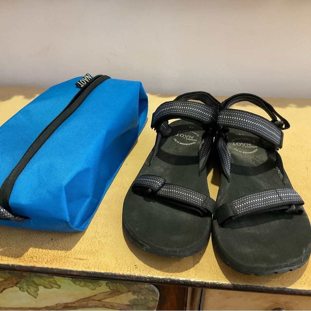 Naot Sandals with Carry Case EUC Size 44= 11-11.5